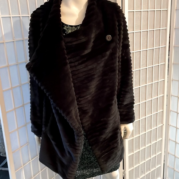 Faux Fur 3/4 Coat - Picture 2 of 6